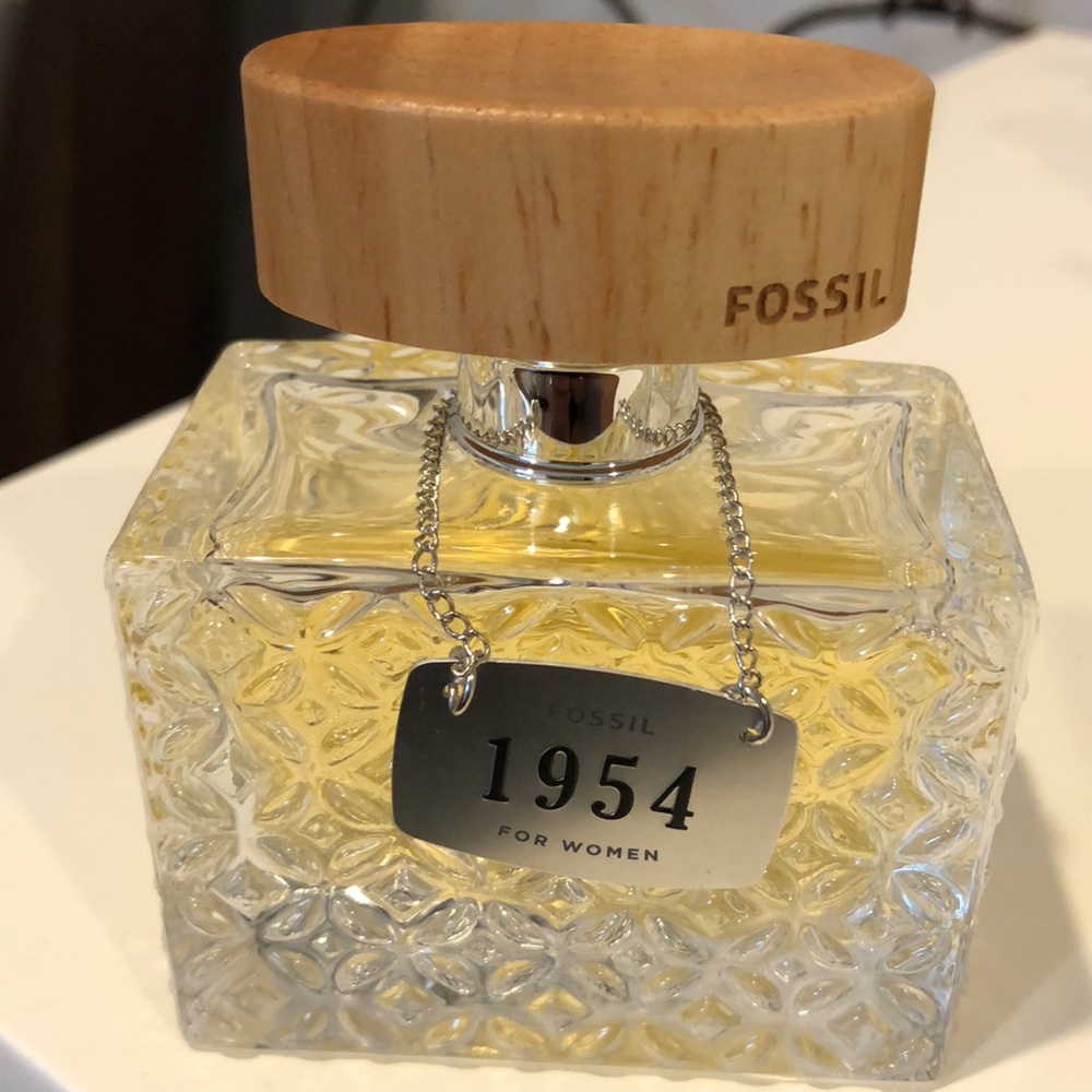 Fossil perfume